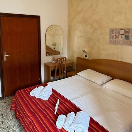 Hotel Caruso Римини Экстерьер фото