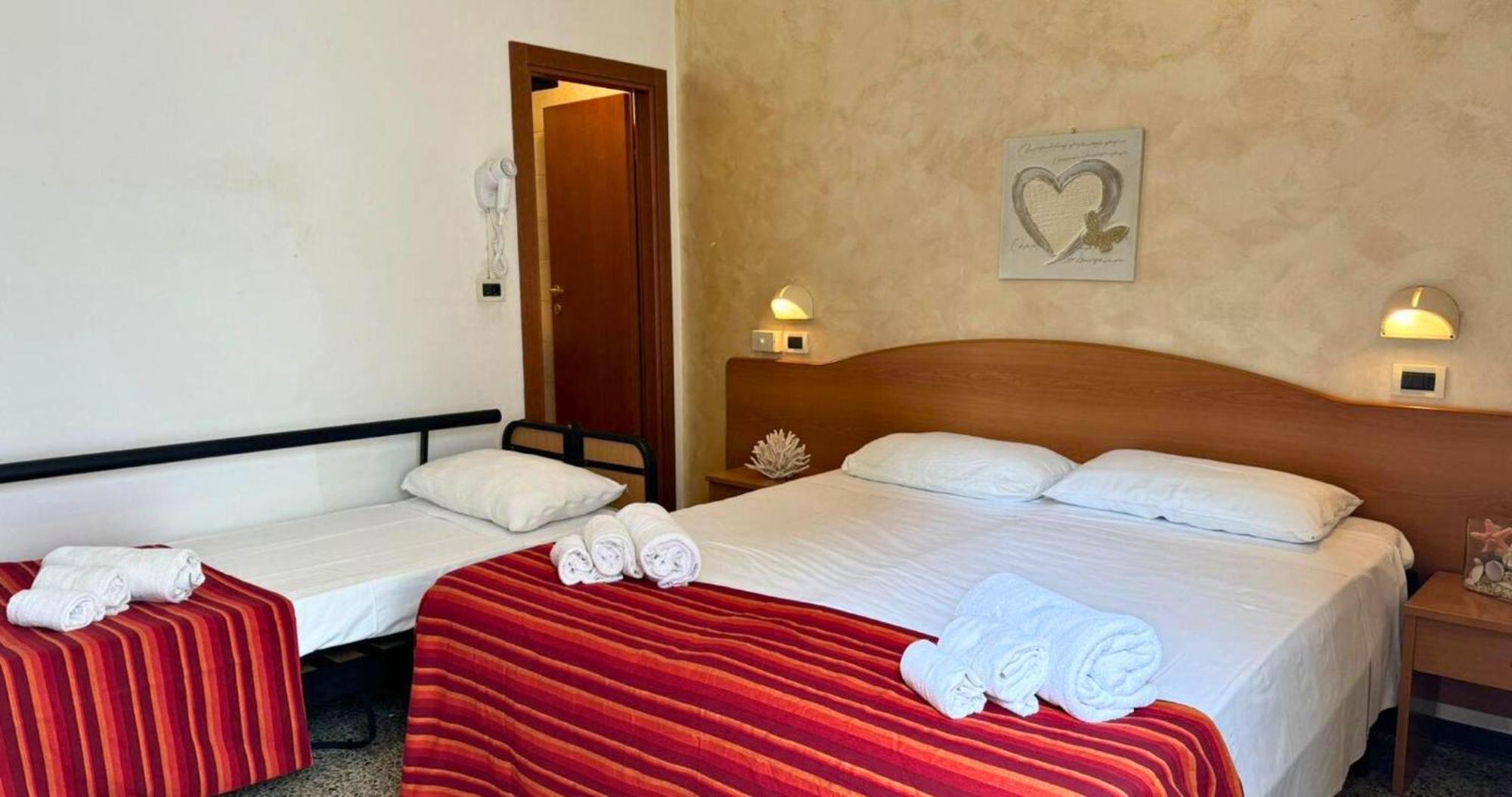 Hotel Caruso Римини Экстерьер фото