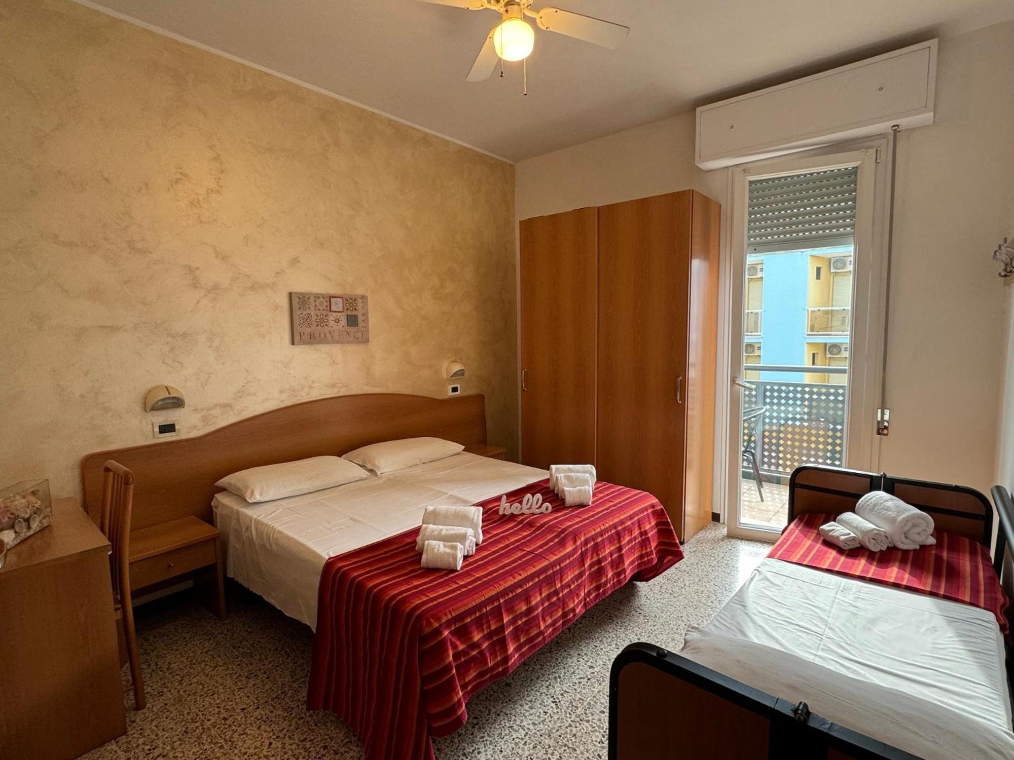 Hotel Caruso Римини Экстерьер фото