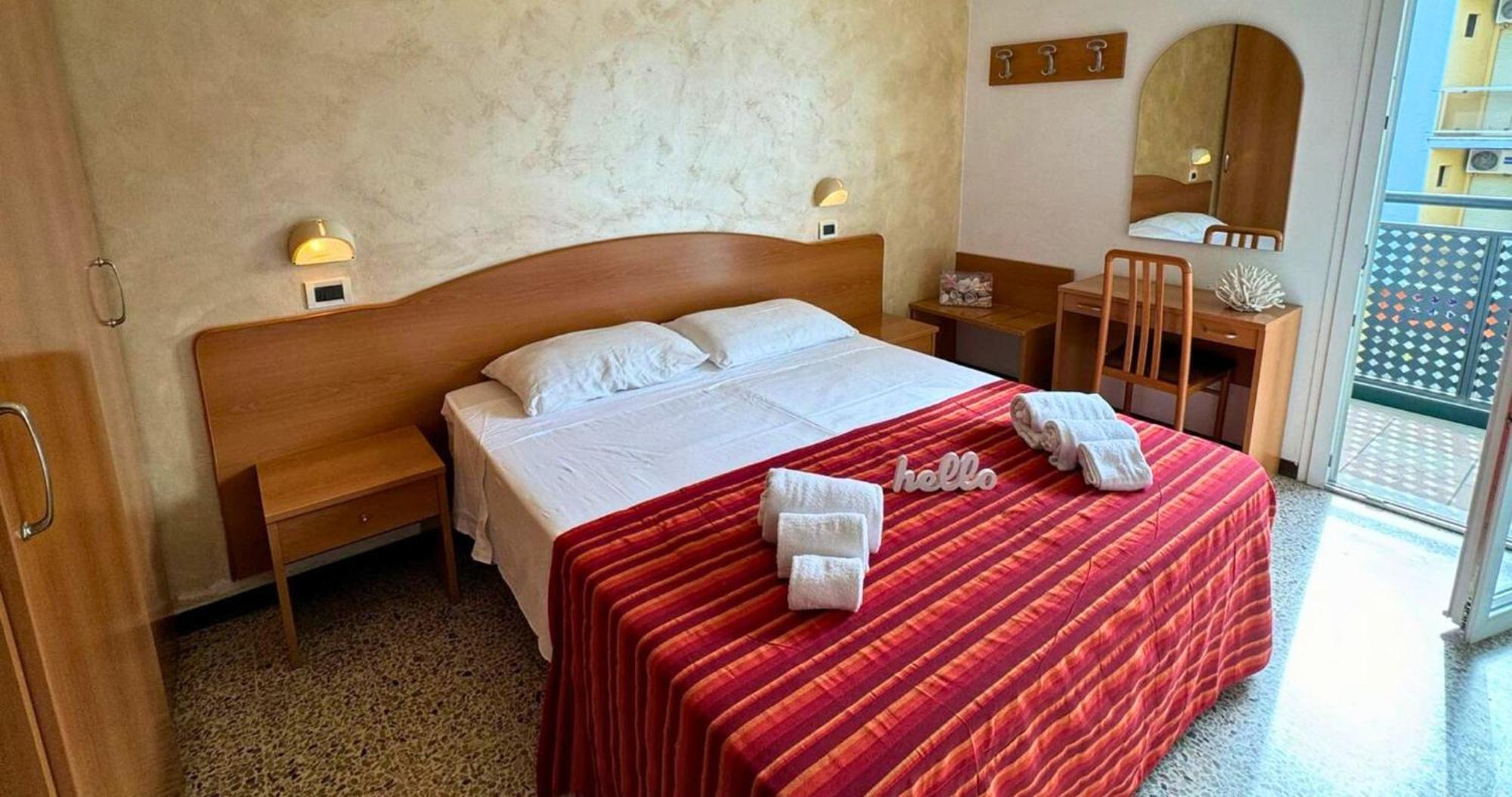Hotel Caruso Римини Экстерьер фото