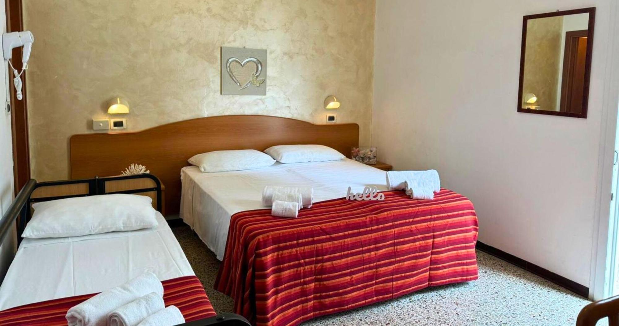 Hotel Caruso Римини Экстерьер фото