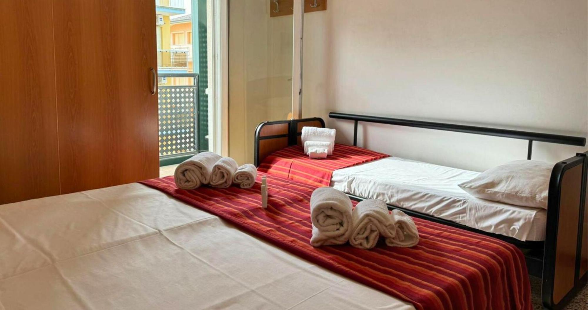 Hotel Caruso Римини Экстерьер фото