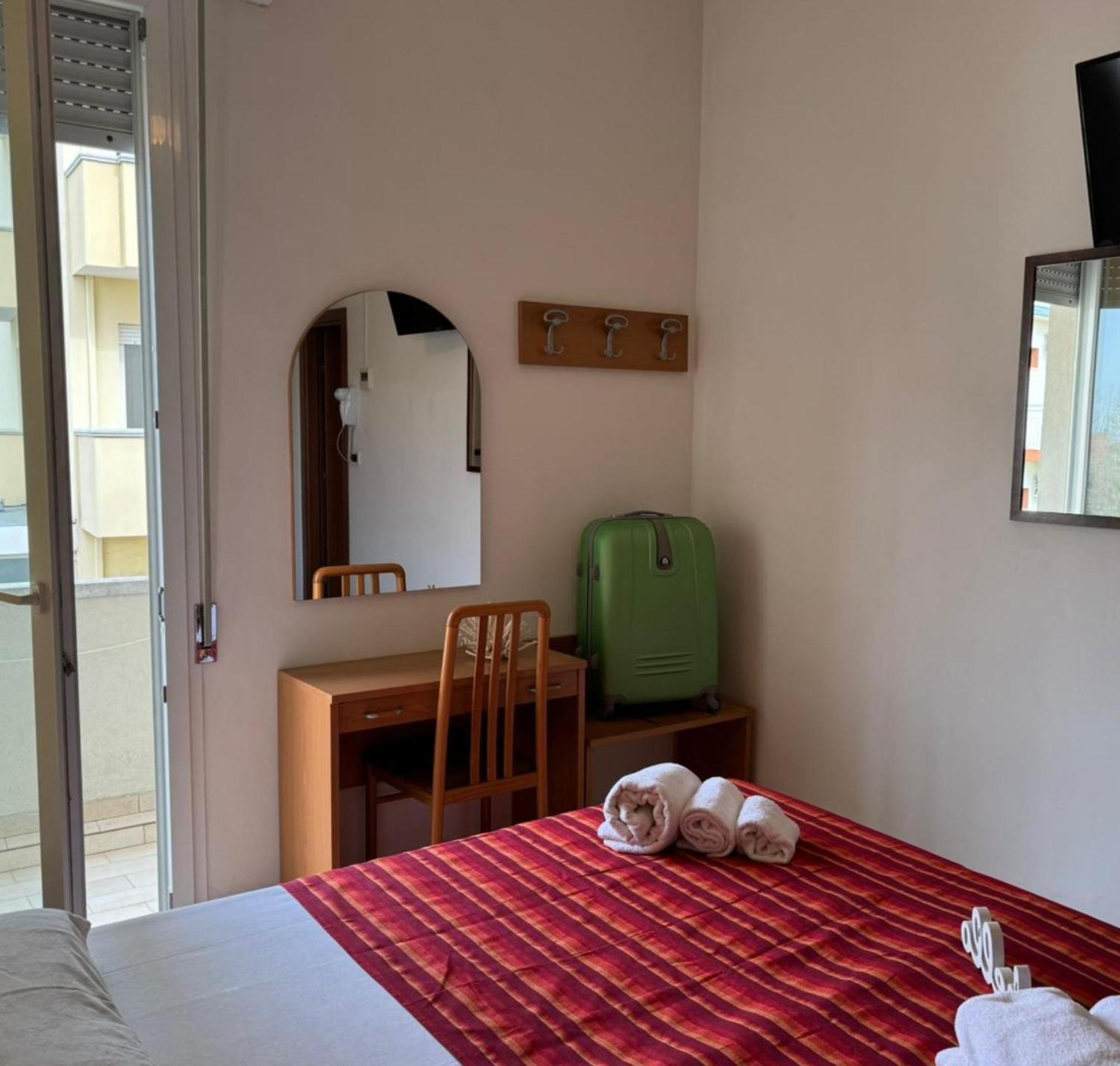 Hotel Caruso Римини Экстерьер фото