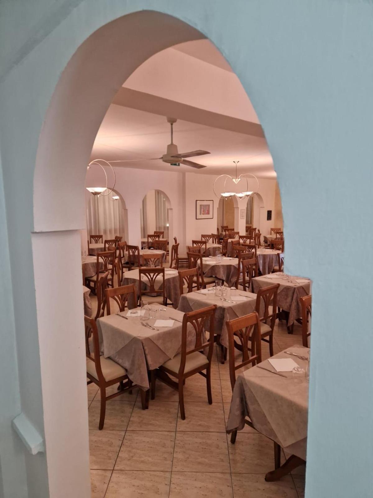 Hotel Caruso Римини Экстерьер фото