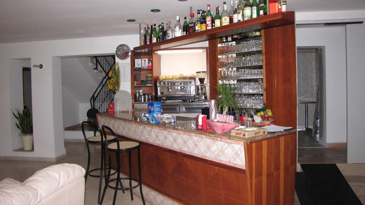 Hotel Caruso Римини Экстерьер фото