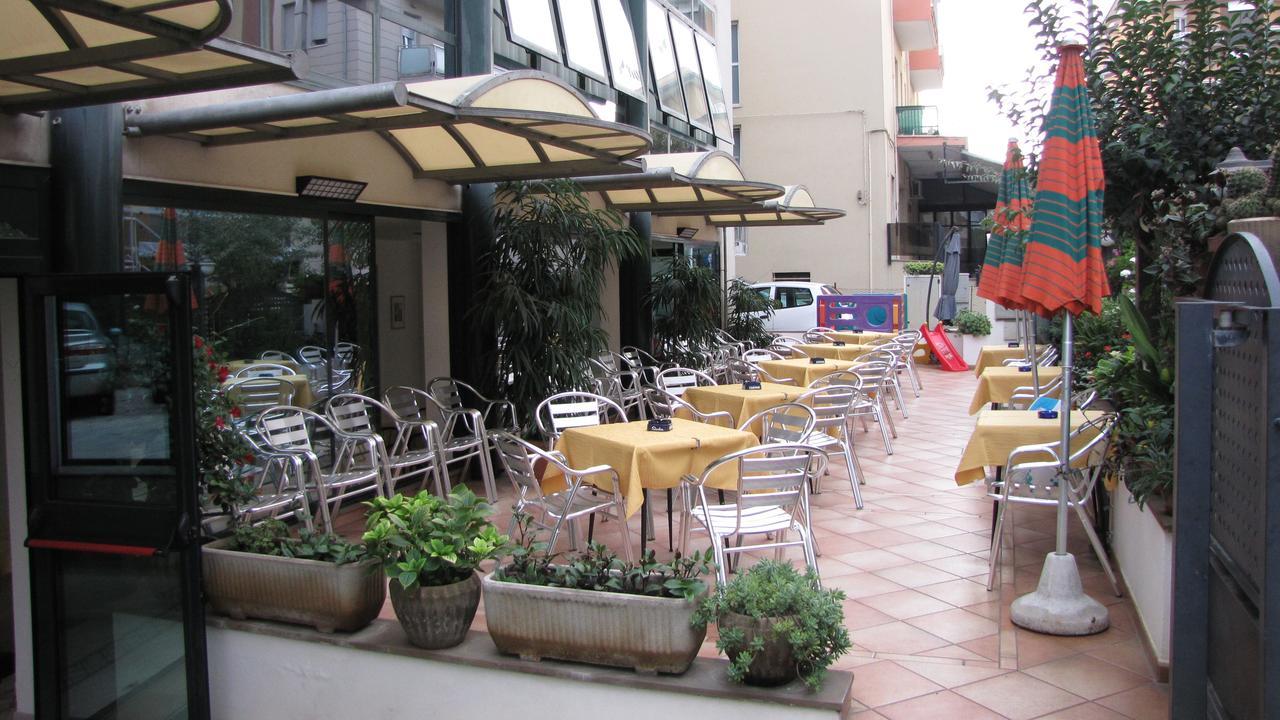 Hotel Caruso Римини Экстерьер фото