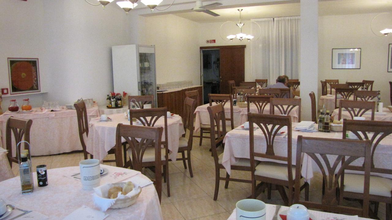 Hotel Caruso Римини Экстерьер фото